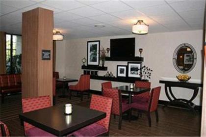 Hampton Inn Clarksville - image 15