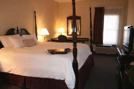 Hampton Inn Clarksville - image 2