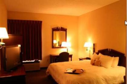 Hampton Inn Clarksville - image 8