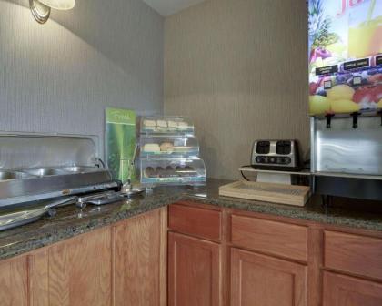 Quality Inn & Suites Clarksville - image 9