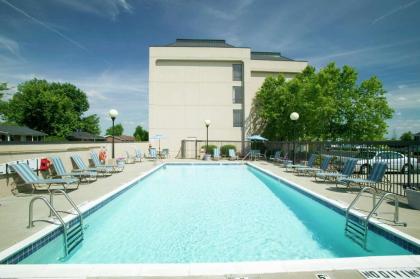 Hampton Inn Clarksville - image 6