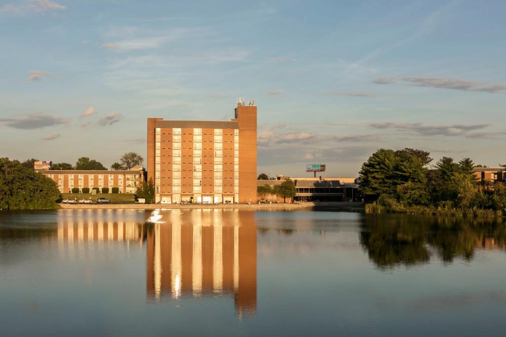 Radisson Hotel Louisville North - image 2