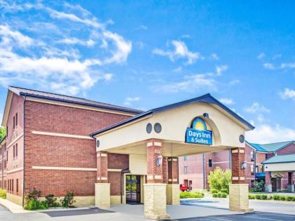 Days Inn  Suites by Wyndham Jeffersonville IN Clarksville