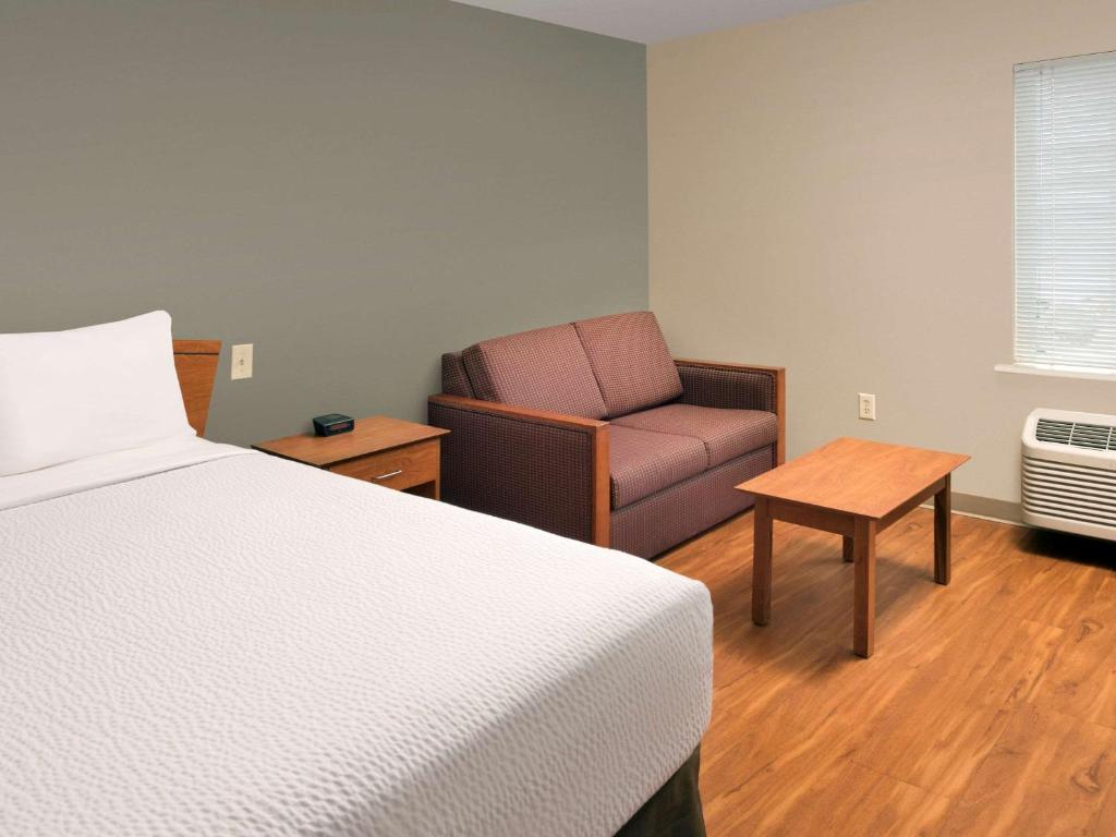 WoodSpring Suites Louisville Clarksville - image 2