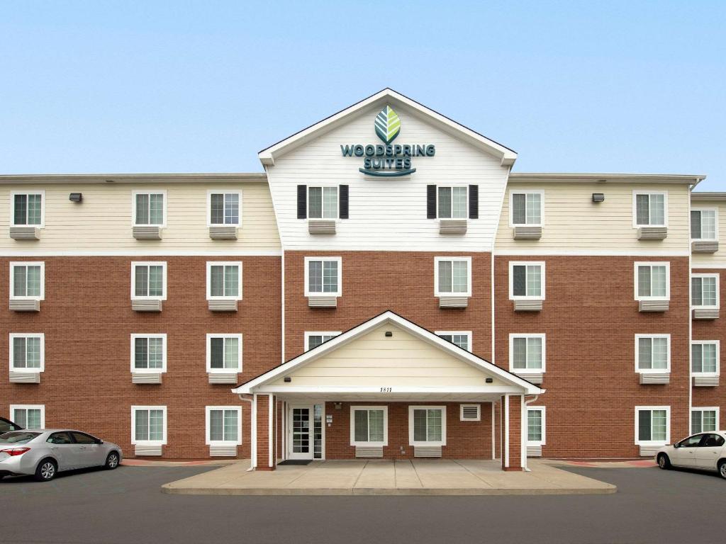 WoodSpring Suites Louisville Clarksville - image 3