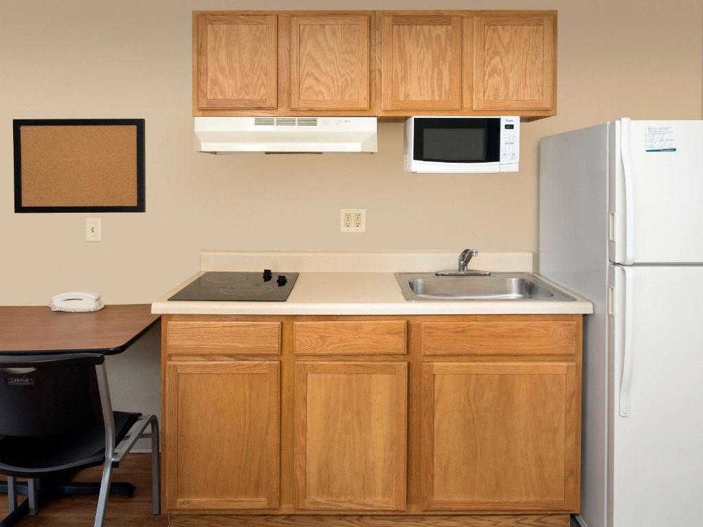 WoodSpring Suites Louisville Clarksville - image 7