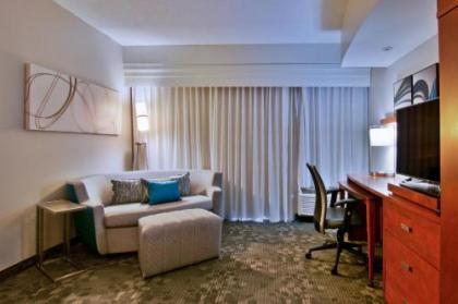 Courtyard by Marriott Clarksville - image 2