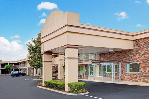 Days Inn by Wyndham Clarksville TN - main image