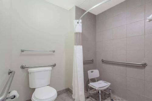 Travelodge by Wyndham Clarksville - image 3