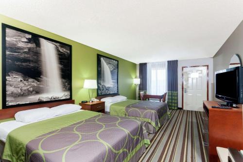 Super 8 by Wyndham Clarksville Northeast - main image