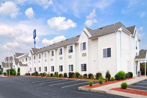 Microtel Inn and Suites Clarksville - main image