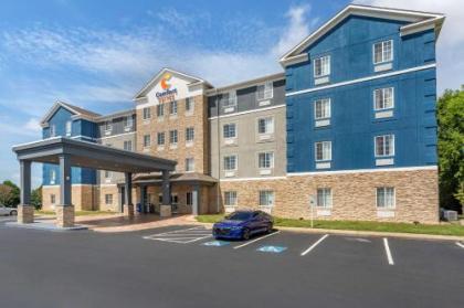 Comfort Suites - image 1