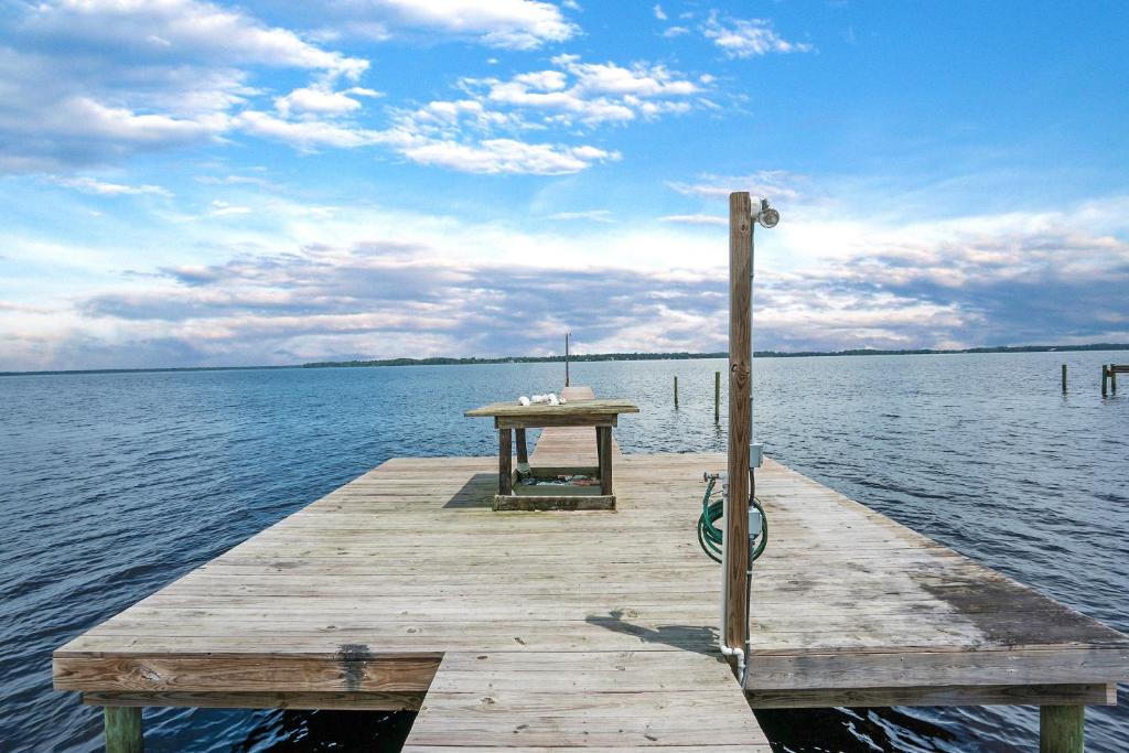 Cozy River Cabin Family Friendly! Dock Ping Pong Bball Court - image 3