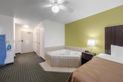 Quality Inn & Suites - image 9