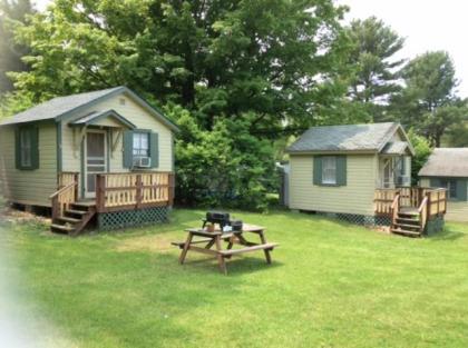 Fair Wind Motel and Cottages - image 7