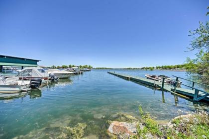 Home with Patio 2 Blocks to St Lawrence River - image 10