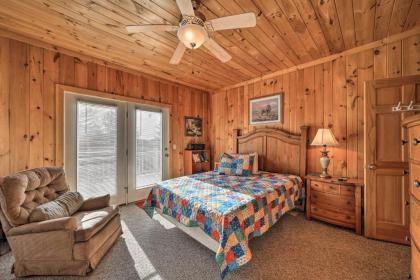 Pet-Friendly Cozy Cabin with Views By Black Rock! - image 14