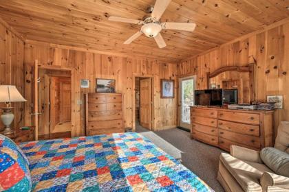 Pet-Friendly Cozy Cabin with Views By Black Rock! - image 15