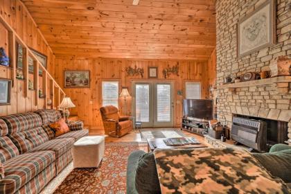 Pet-Friendly Cozy Cabin with Views By Black Rock! - image 6