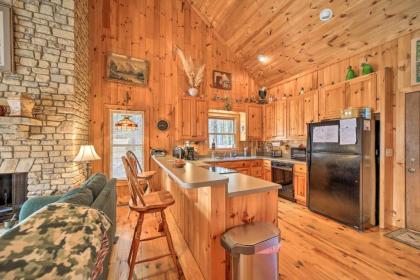 Pet-Friendly Cozy Cabin with Views By Black Rock! - image 8