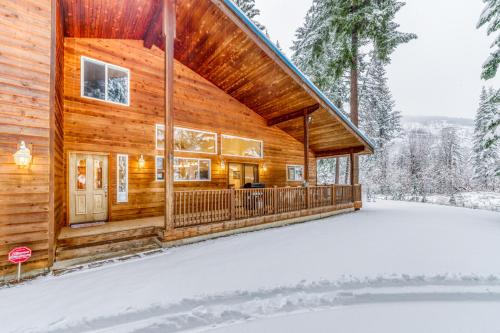 Elk Tracks Lodge - image 2