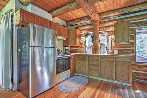 Cozy Easton Cabin with Wenatchee Natl Forest Views! - image 2