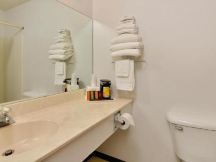 Americas Best Value Inn and Suites Clear Lake - image 11