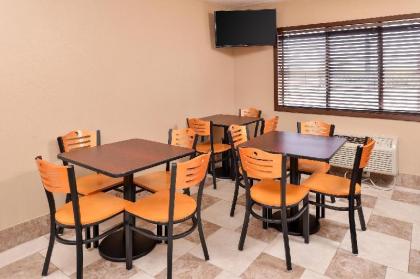 Americas Best Value Inn - Clear Lake - image 10