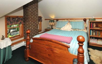 Victorian Loft Bed and Breakfast - image 11