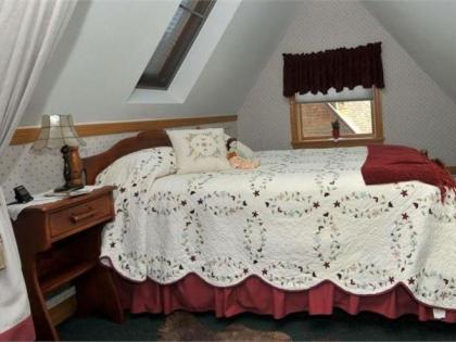 Victorian Loft Bed and Breakfast - image 6