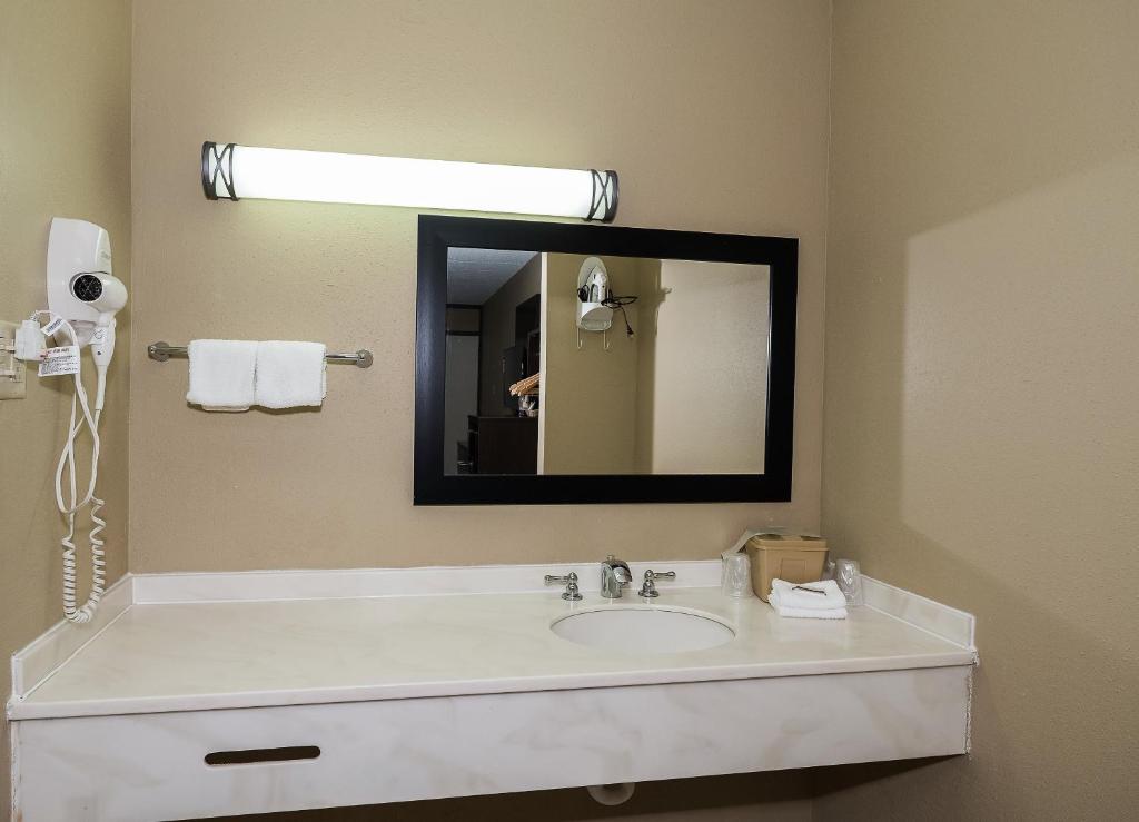 Red Roof Inn Clearfield - image 6