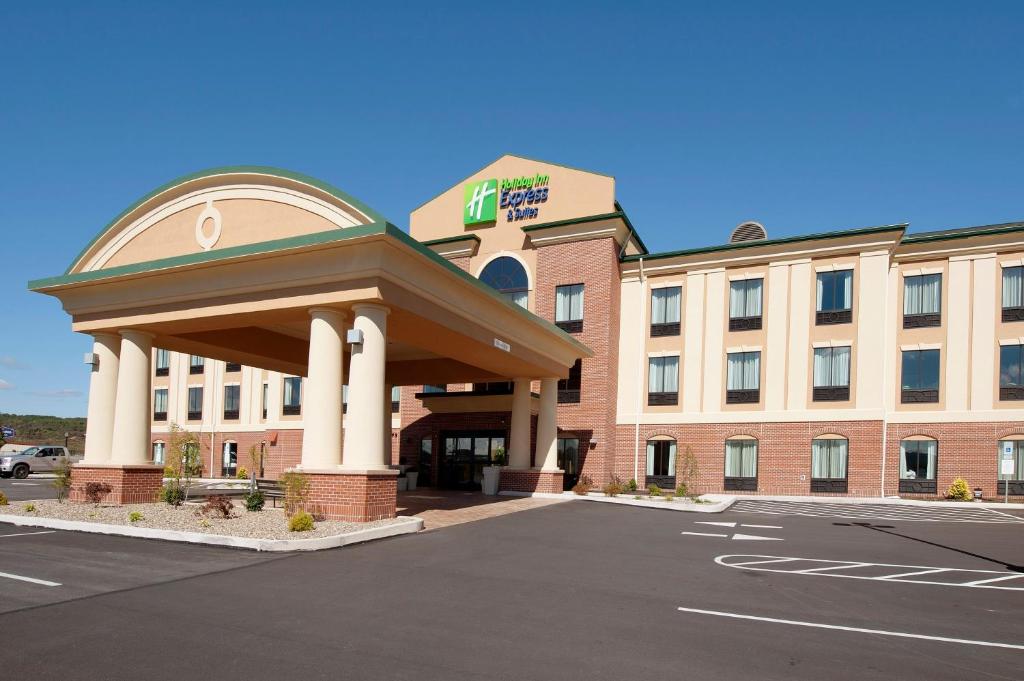 Holiday Inn Express Hotel & Suites Clearfield an IHG Hotel - main image