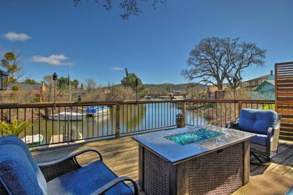 Cozy Clearlake Oaks Home with Game Room Dock and Deck! - image 4