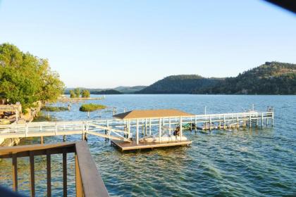 Overlooking clearlake from the living room - image 12