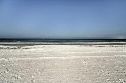 Breezy White Sands House Steps to Gulf Shore! - image 4