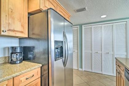 Coastal Condo with Pool Walk to Clearwater Beach! - image 5