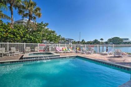 8th-Floor Penthouse Walk to Clearwater Beach - image 2