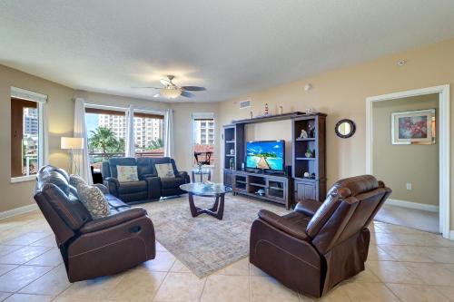 Stunning Beachfront 3 Bd Apartment @ Clearwater Belle Harbor - image 2