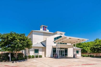 Motel 6-Cleburne TX - image 2