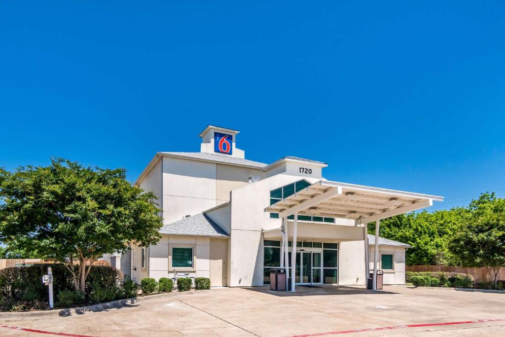 Motel 6-Cleburne TX - image 2