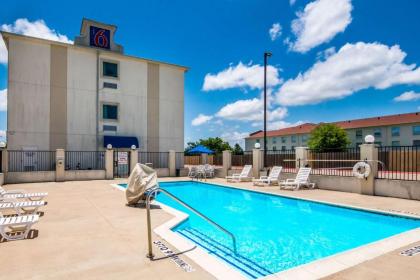 Motel 6-Cleburne TX - image 3