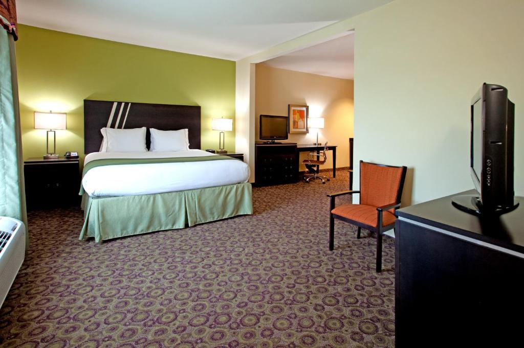 Holiday Inn Express Hotel & Suites Clemson - University Area an IHG Hotel - image 4