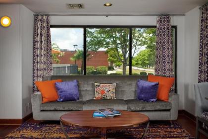 Hampton Inn Clemson - image 15