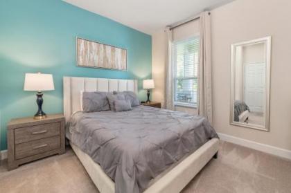 Stunning 3 bedroom townhome - image 5