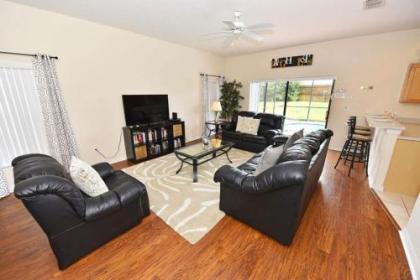 This 5 bedroom house in Higrove a perfect choice for a family vacation - image 3