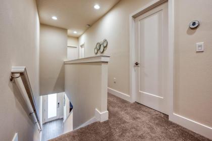 Beautiful 4 Bedroom Townhome just 15 minutes from Disney - image 14