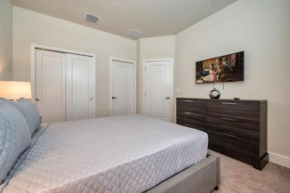 Lovely 4 Bedroom Townhome near Disney - image 15