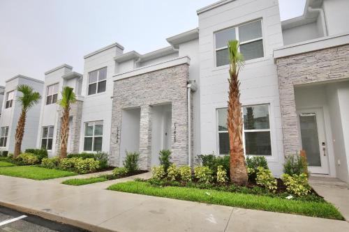 Amazing New 3 Bedroom&loft Townhouse In Hidden Forest With Private Pool! - image 3