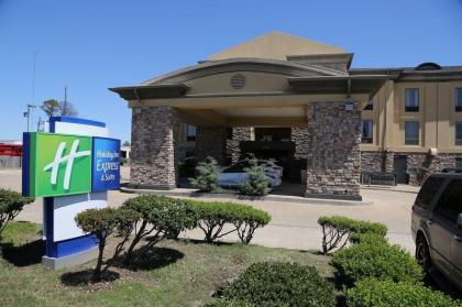 Holiday Inn Express Hotel  Suites Cleveland   ms