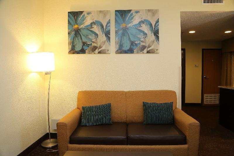 Holiday Inn Express Hotel & Suites Cleveland - Ms - image 5